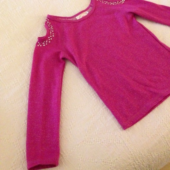 Cold shoulder Studded top - Picture 2 of 3